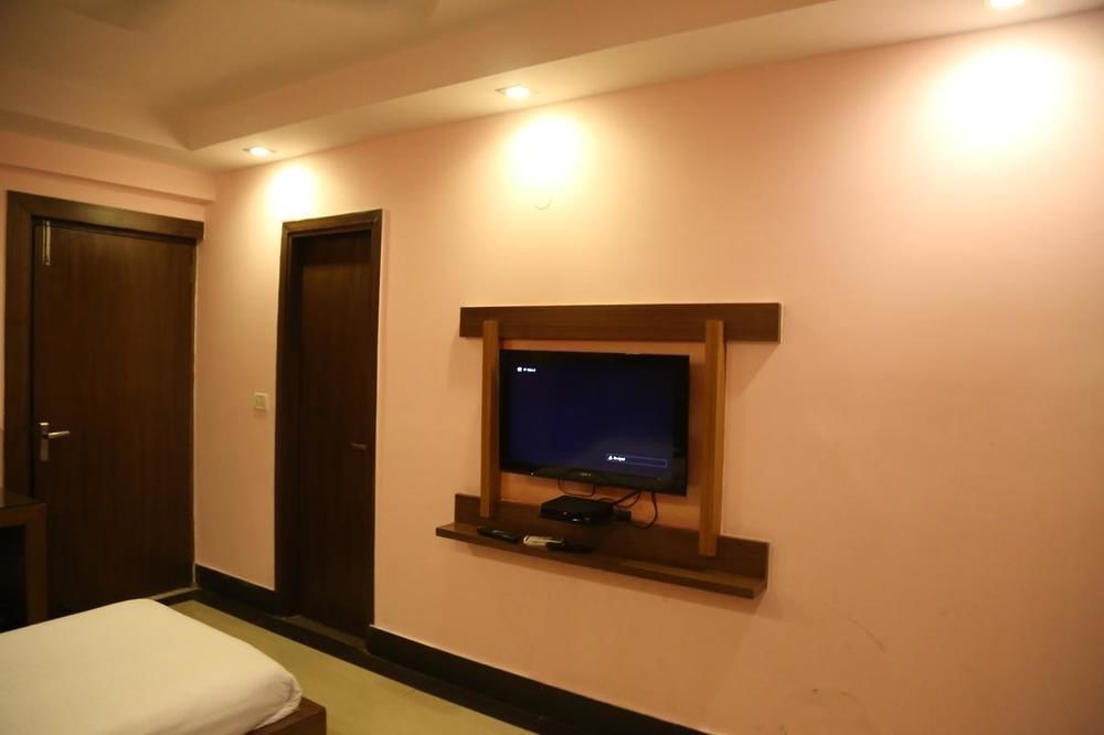 Hotel Grand Plaza Új-Delhi Kültér fotó