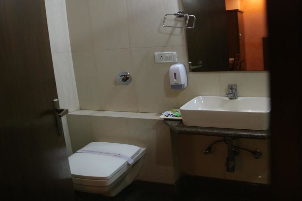 Hotel Grand Plaza Új-Delhi Kültér fotó